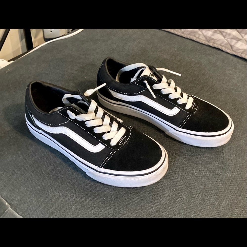 Vans Ward skate shoe size 3Y black